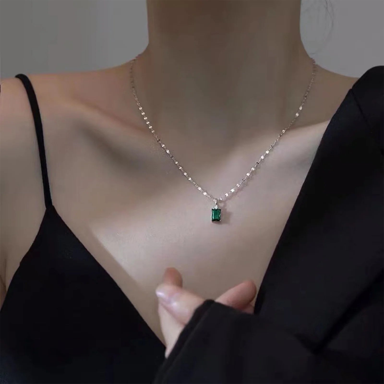 Fine 925 Sterling Silver Square Emerald Green Synthetic Zircon Necklace